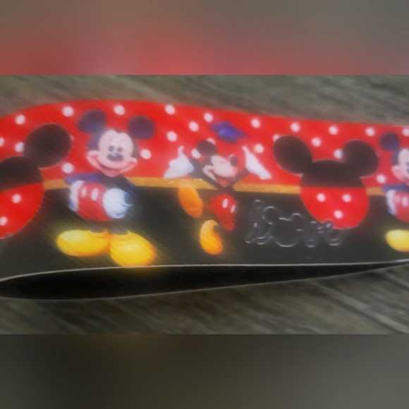 Mickey Mouse Key Fob 🎉2/$30🎉 - Picture 5 of 8